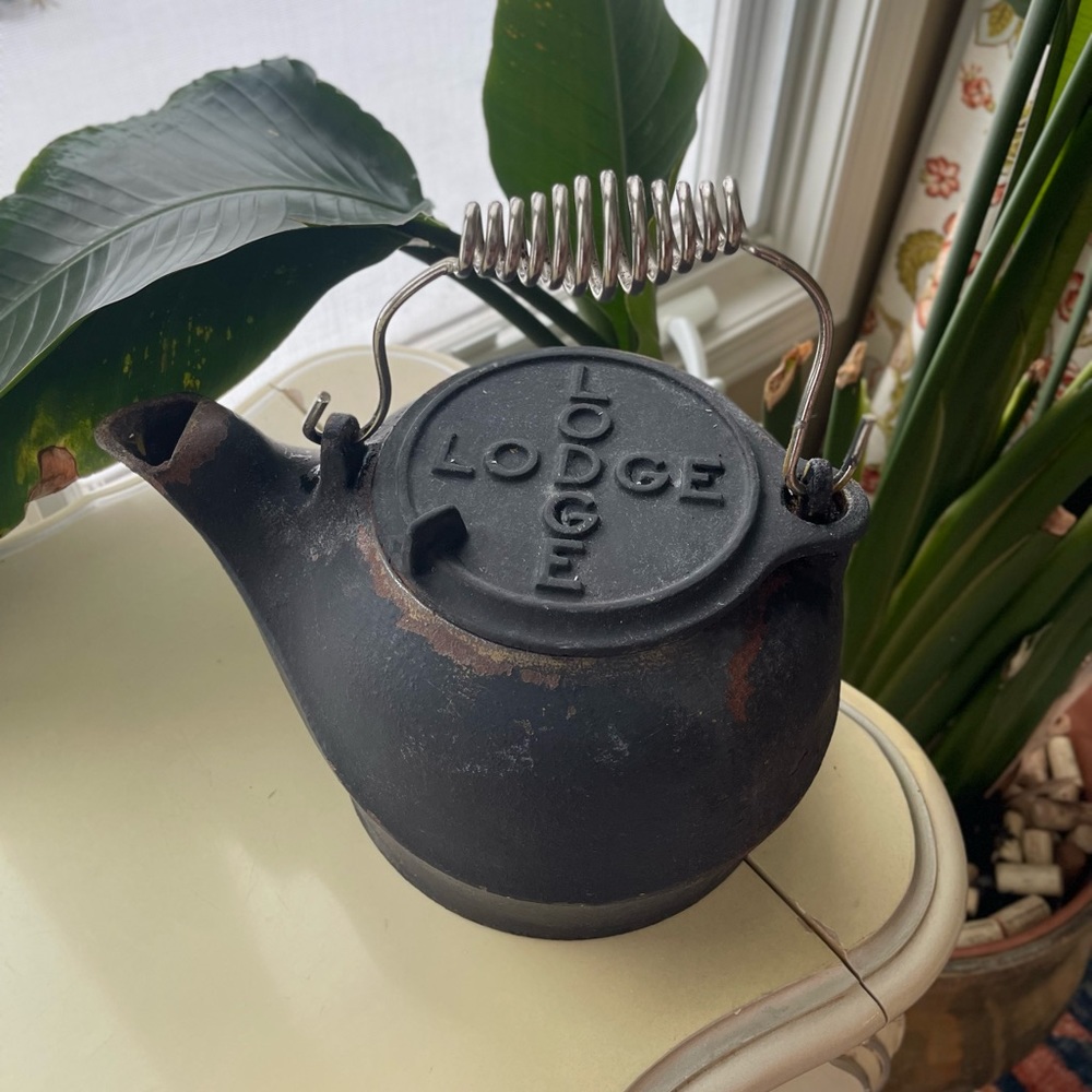 Very Rare Vintage Lodge Cast Iron Tea Kettle Humidifier